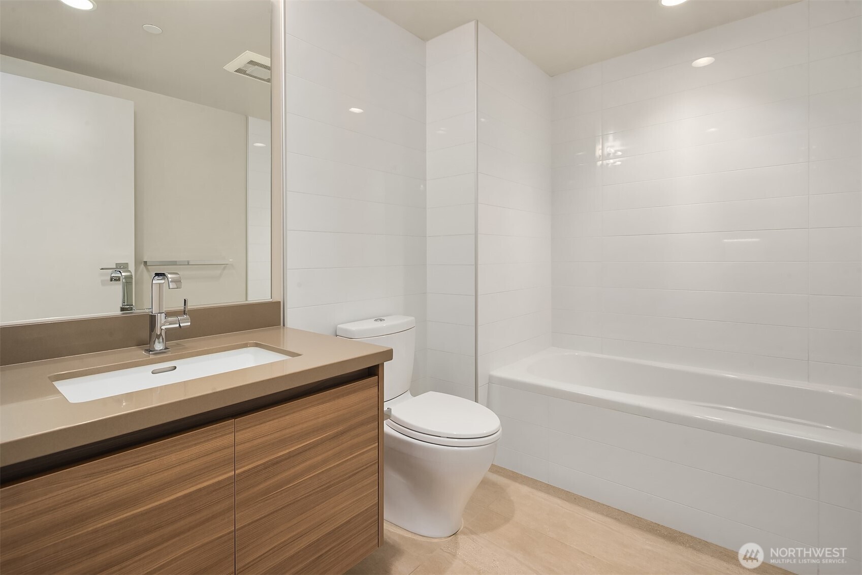 583 Battery Street Unit: 2208N