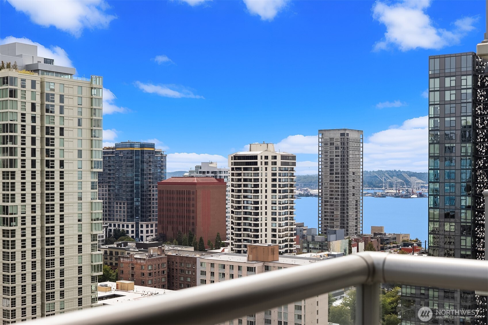 583 Battery Street Unit: 2208N