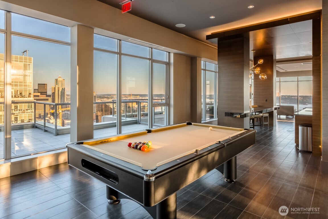 583 Battery Street Unit: 2208N