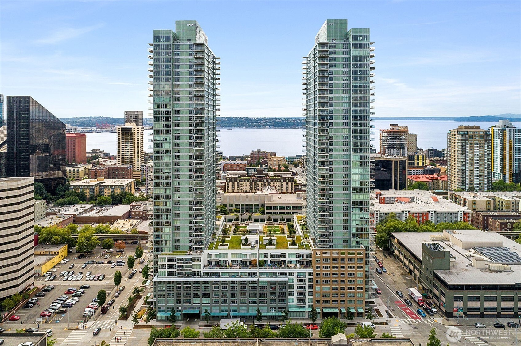 583 Battery Street Unit: 2208N