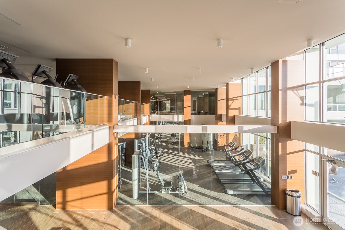 583 Battery Street Unit: 2208N