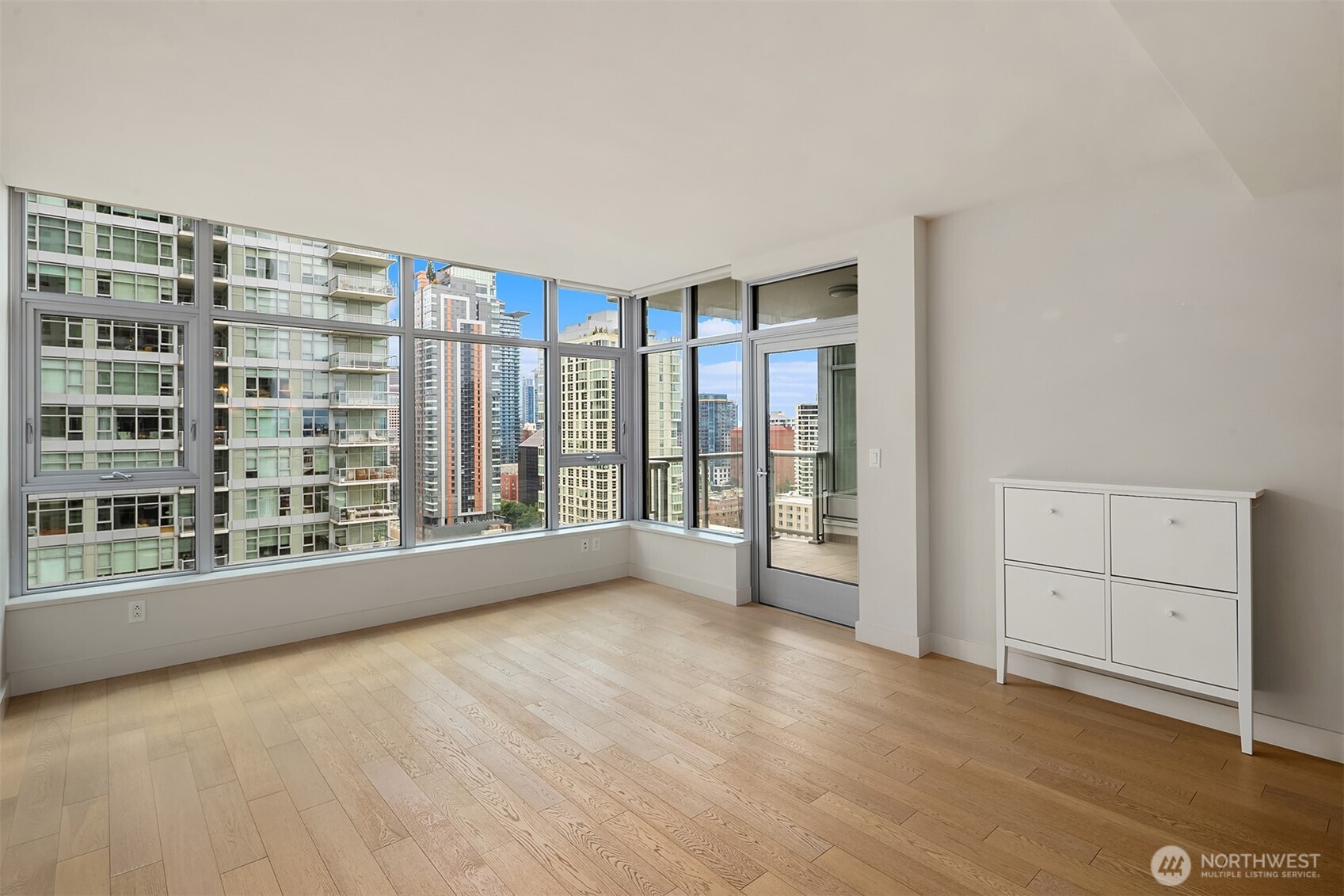 583 Battery Street Unit: 2208N