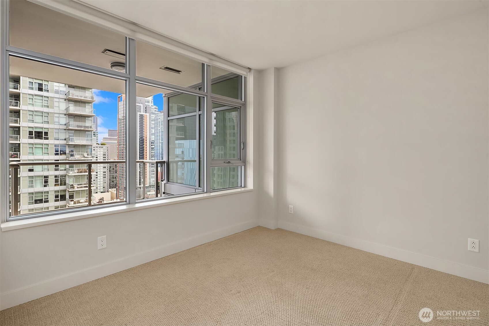 583 Battery Street Unit: 2208N
