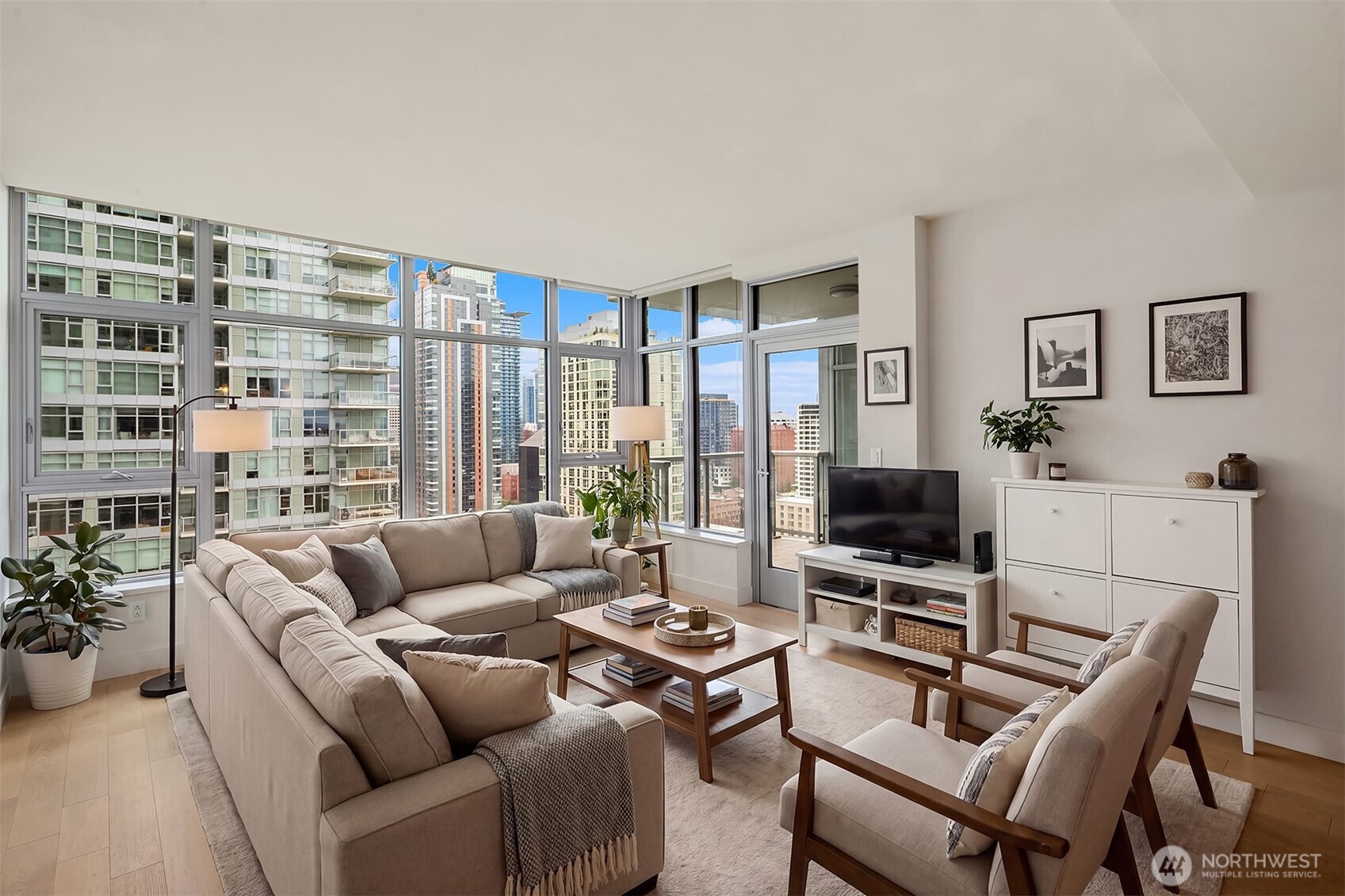 583 Battery Street Unit: 2208N