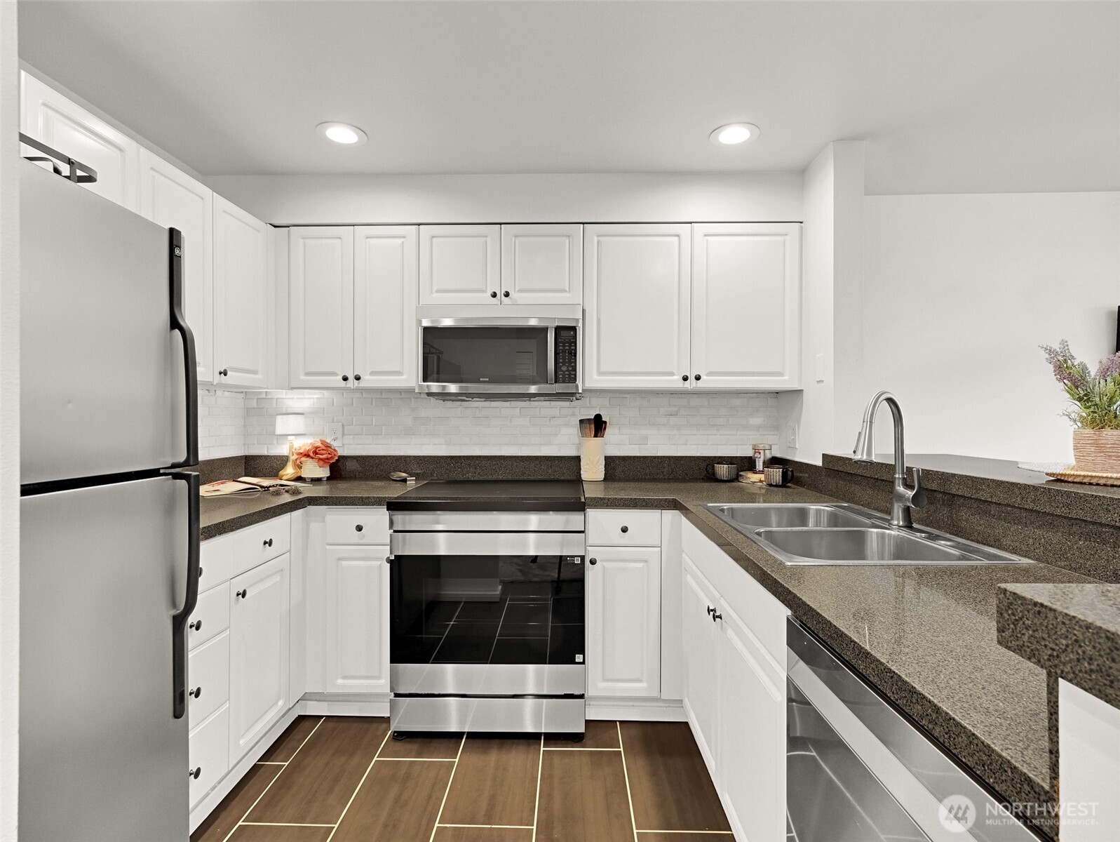 500 Aloha Street Unit: 305