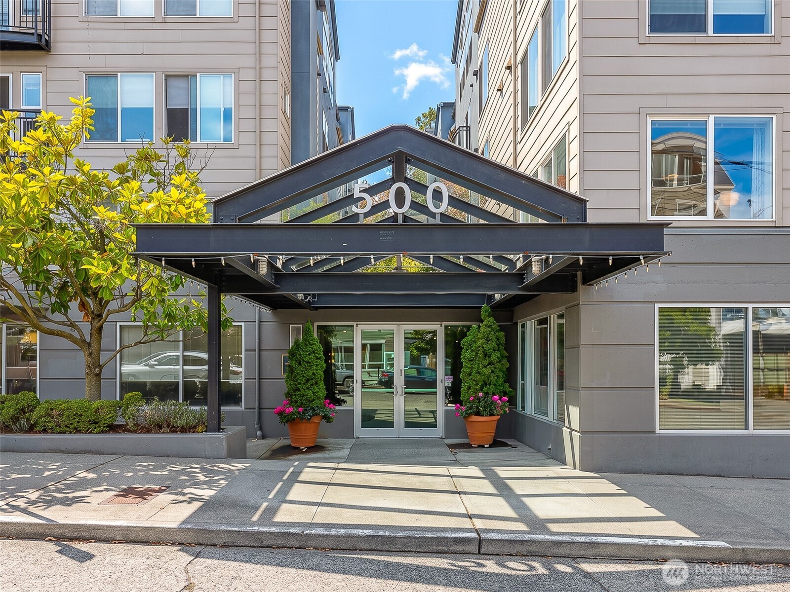 500 Aloha Street Unit: 305