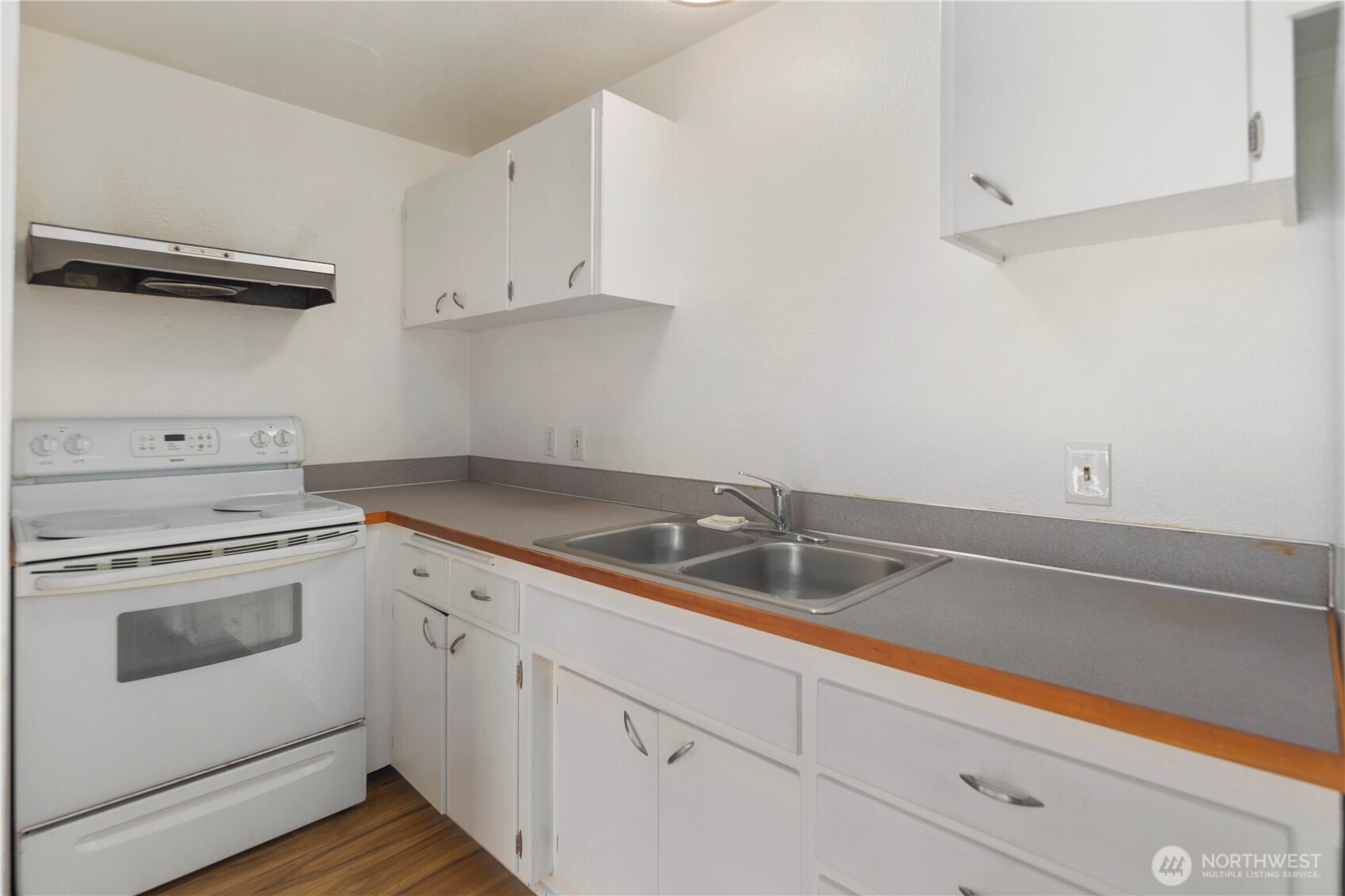 748 S Cloverdale Street Unit: 14