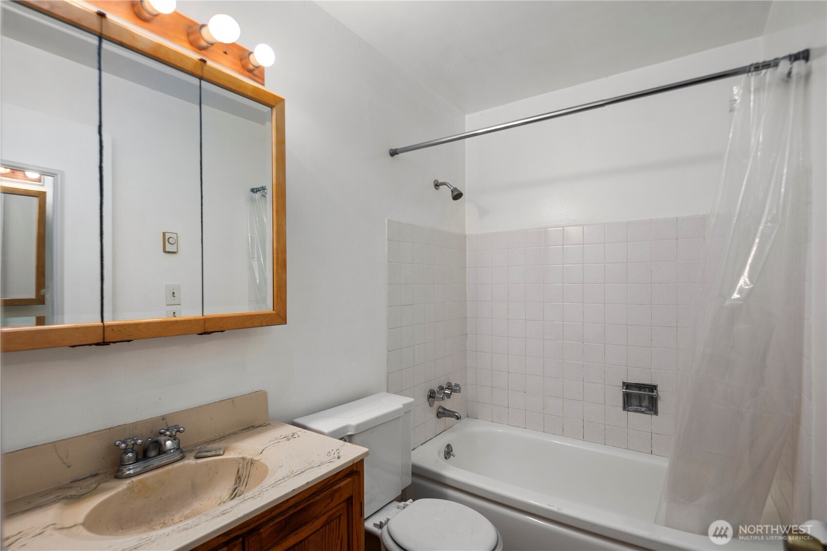748 S Cloverdale Street Unit: 14