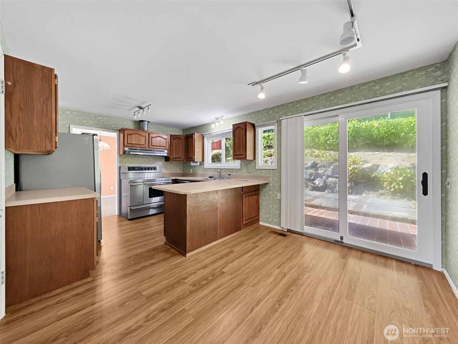 455 Seneca Avenue NW