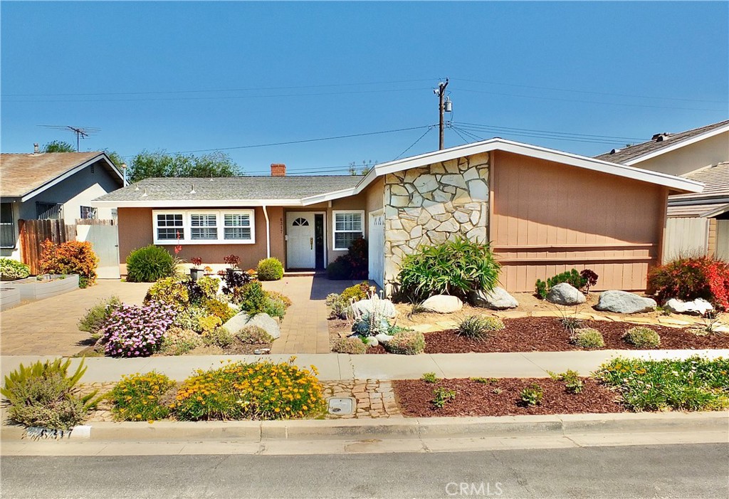 6317 E Eliot