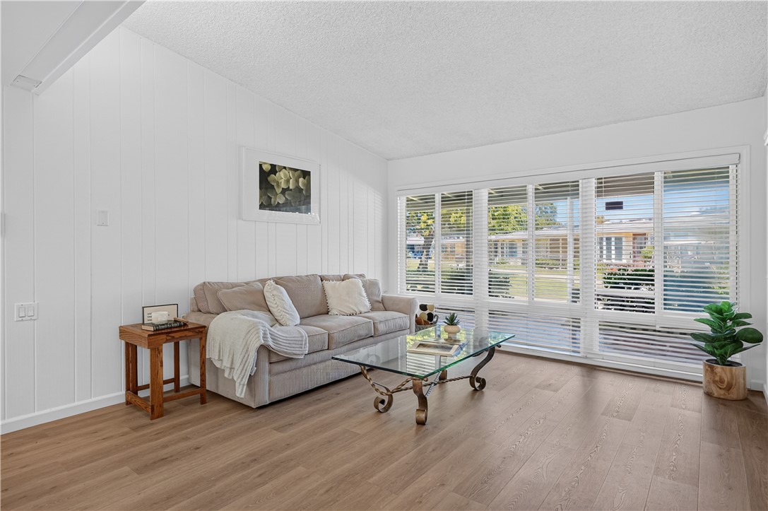 1441 M4 88H Golden Rain Road M4 88H