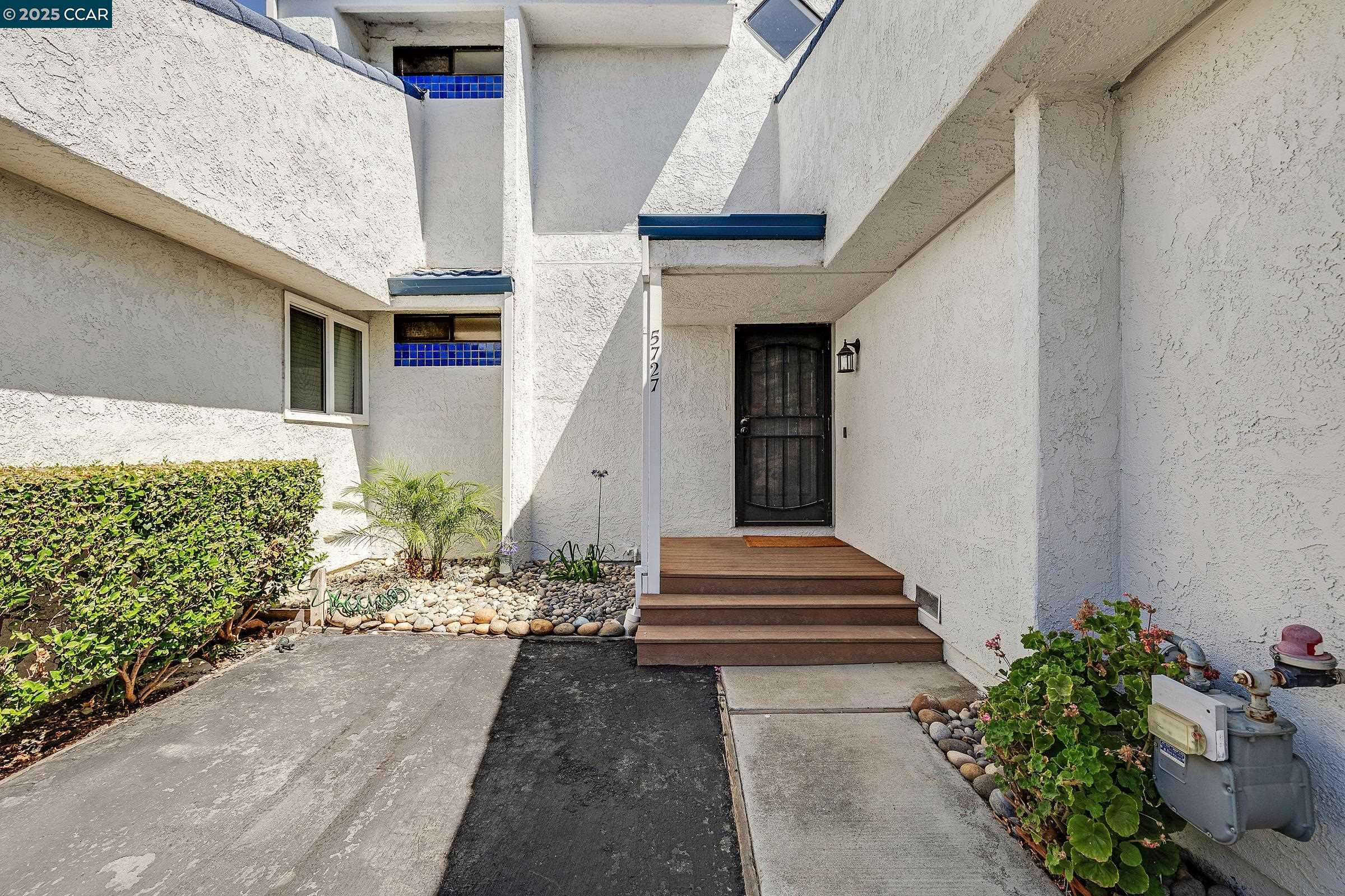 5727 Cutter Loop