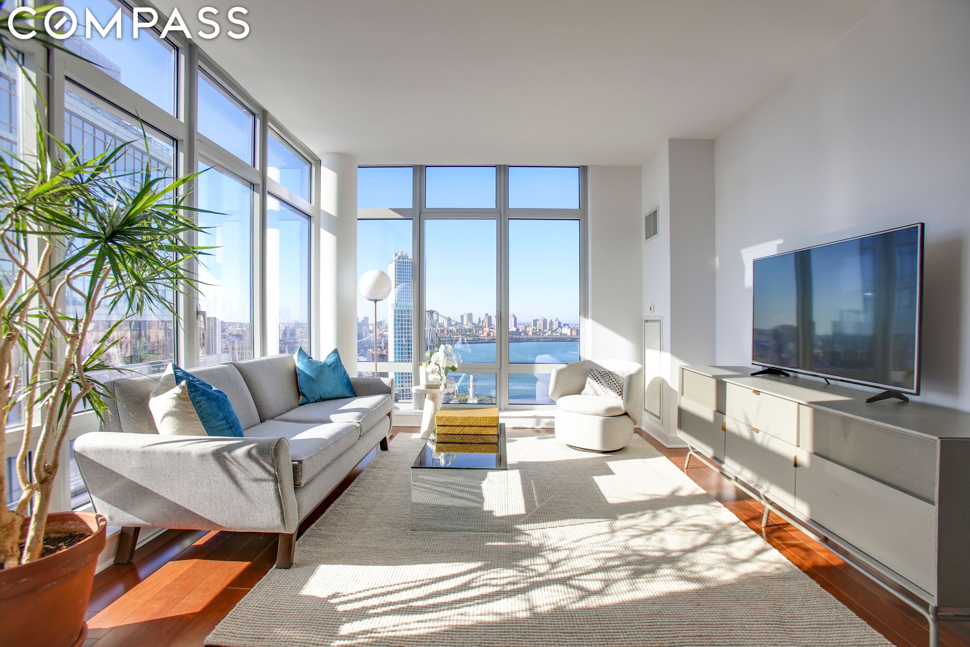 2 Northside Piers 24L