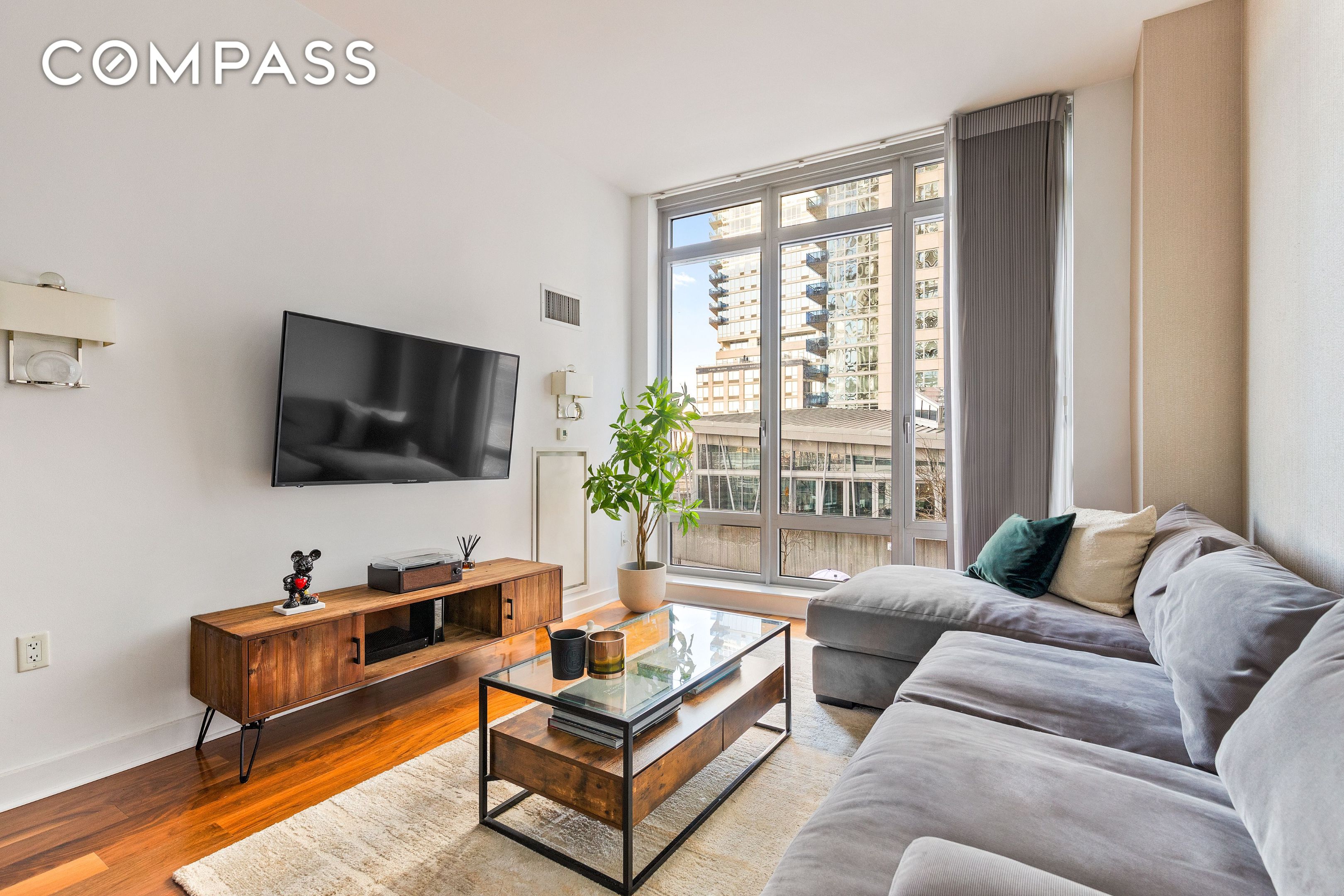 2 Northside Piers 2U