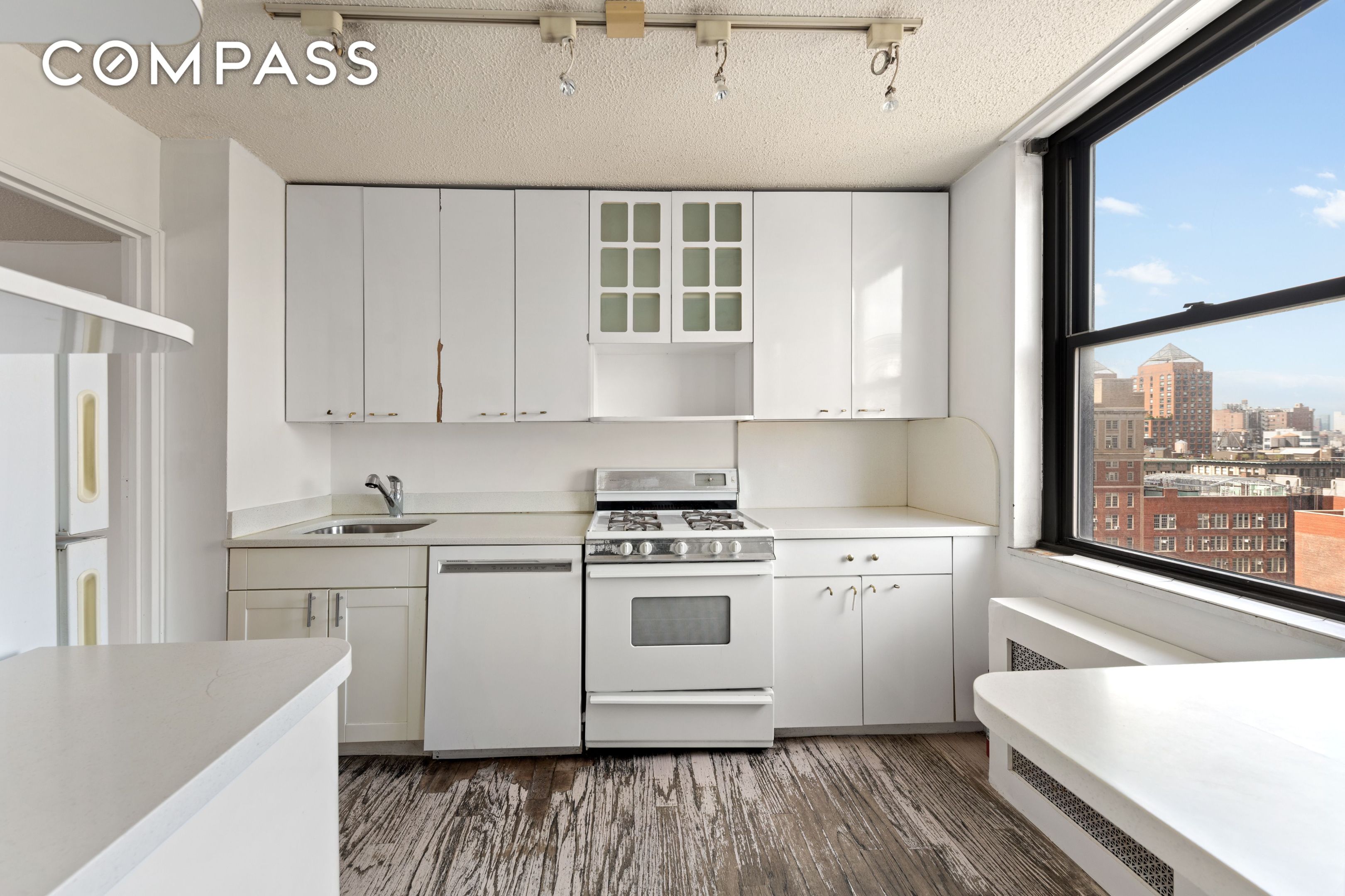201 E 17th Street 22G
