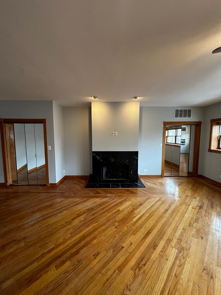 3205 N Leavitt Street Unit: 3