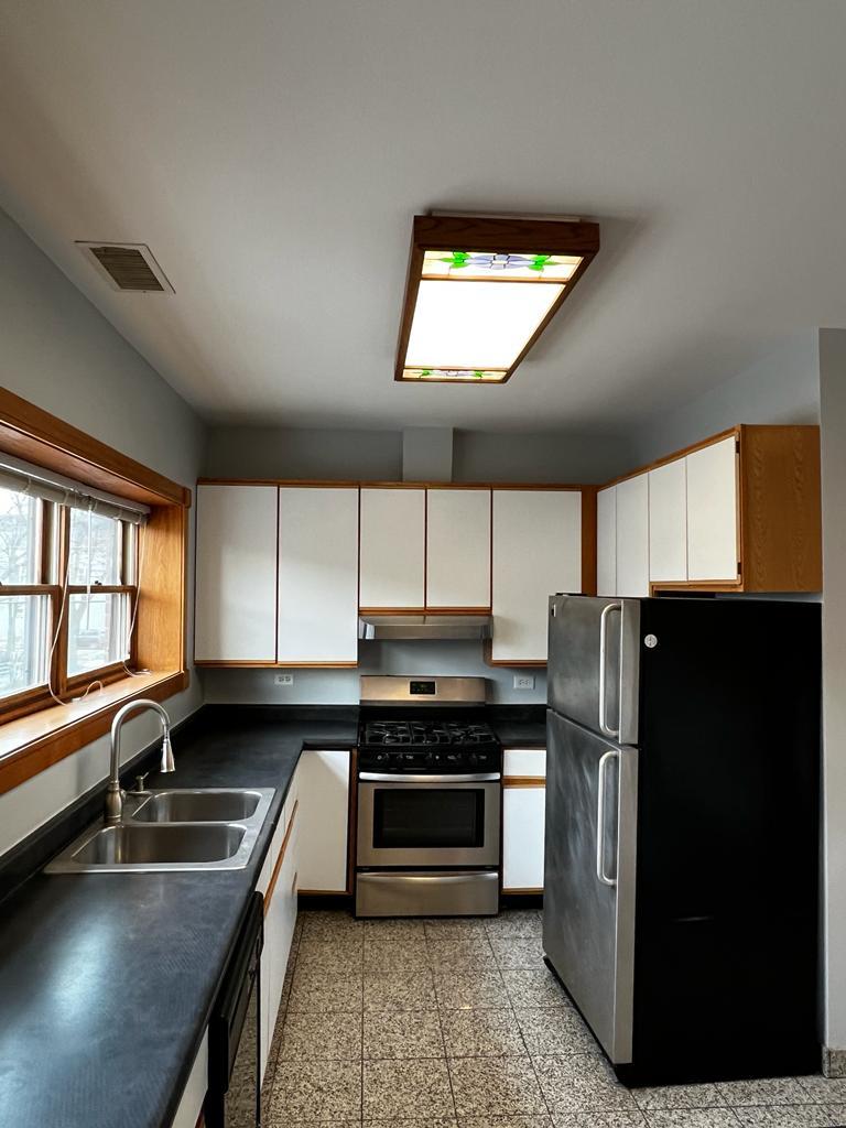 3205 N Leavitt Street Unit: 3