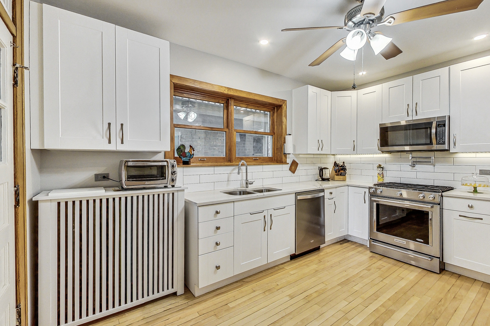 3354 N Lawndale Avenue