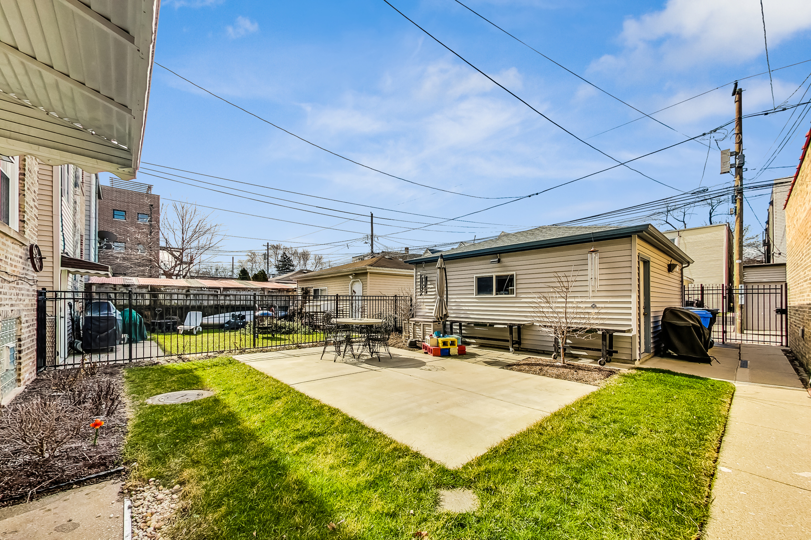 3354 N Lawndale Avenue