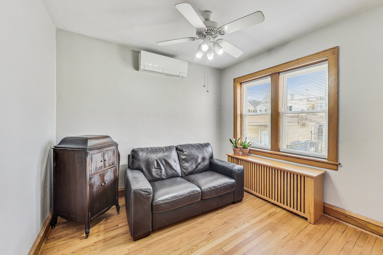 3354 N Lawndale Avenue