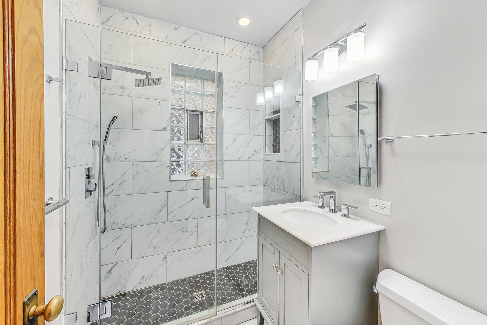 3354 N Lawndale Avenue