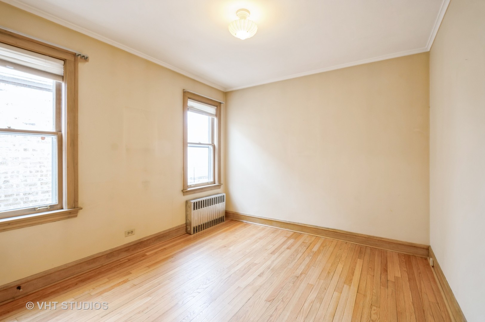 4937 N Austin Avenue