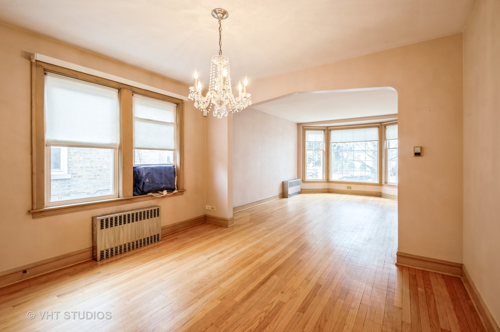 4937 N Austin Avenue