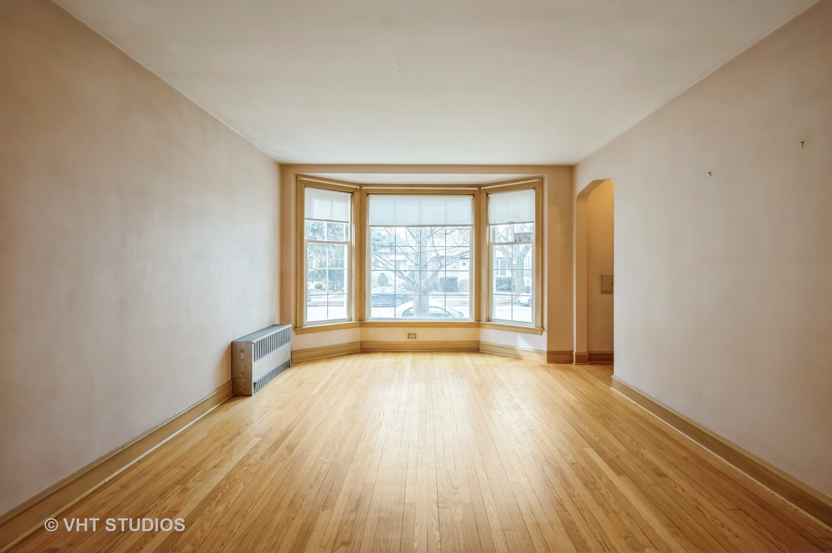 4937 N Austin Avenue