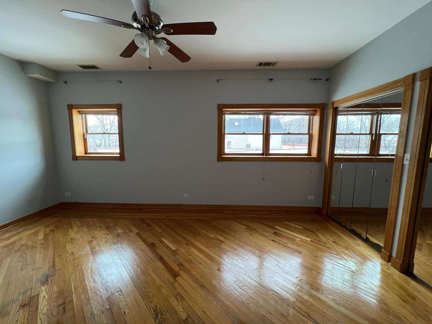 3205 N Leavitt Street Unit: 2