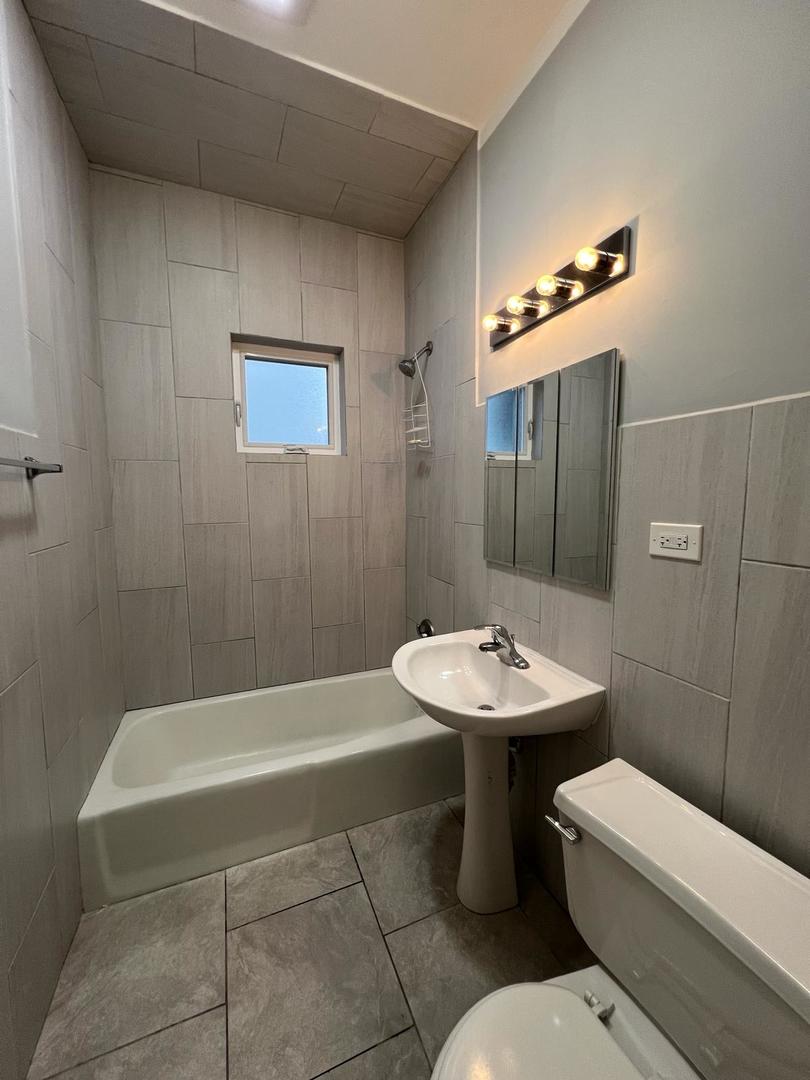 2956 N Hamlin Avenue Unit: 2R