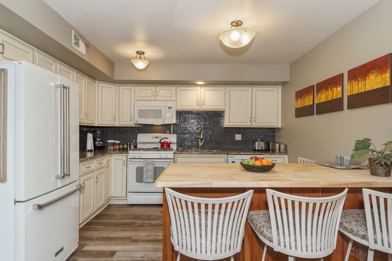 120 S Spruce Avenue Unit: 105