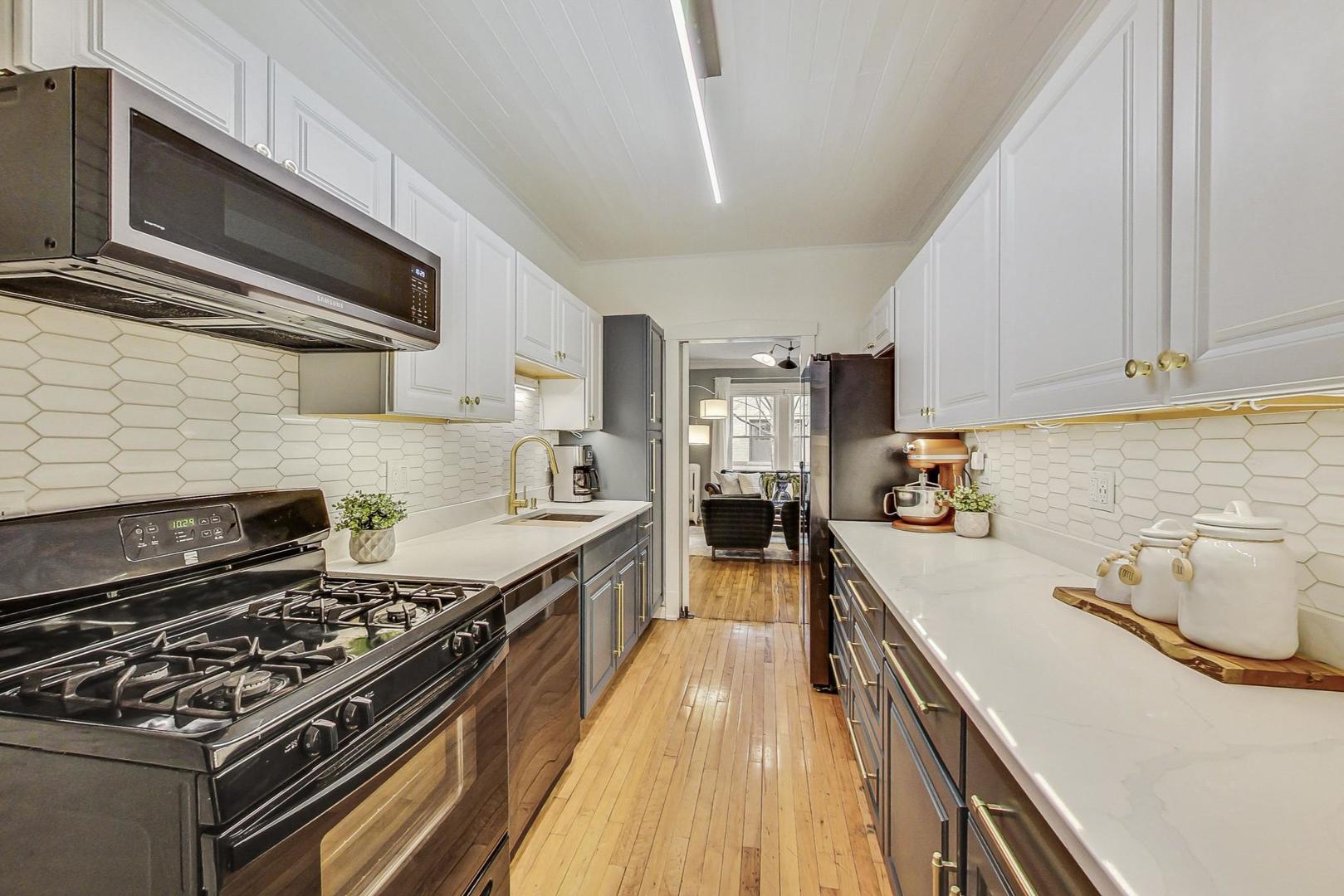 1425 W Summerdale Avenue Unit: 1B