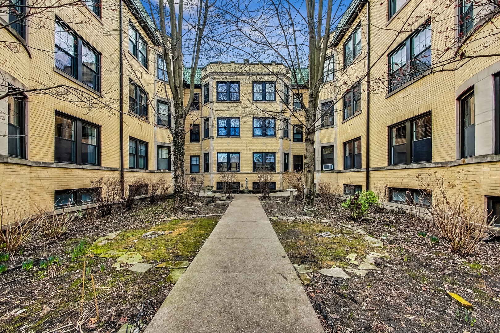 1425 W Summerdale Avenue Unit: 1B