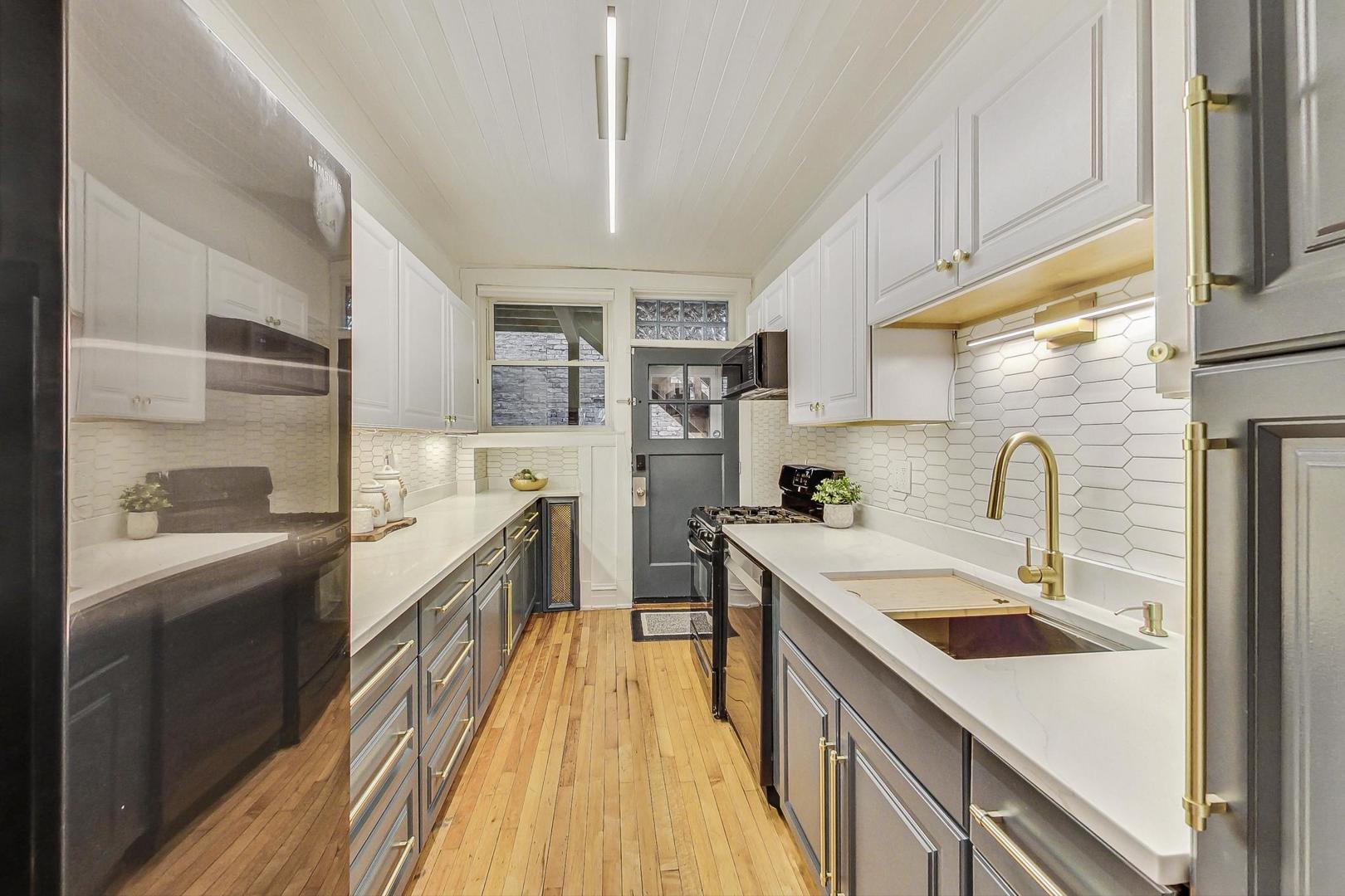 1425 W Summerdale Avenue Unit: 1B