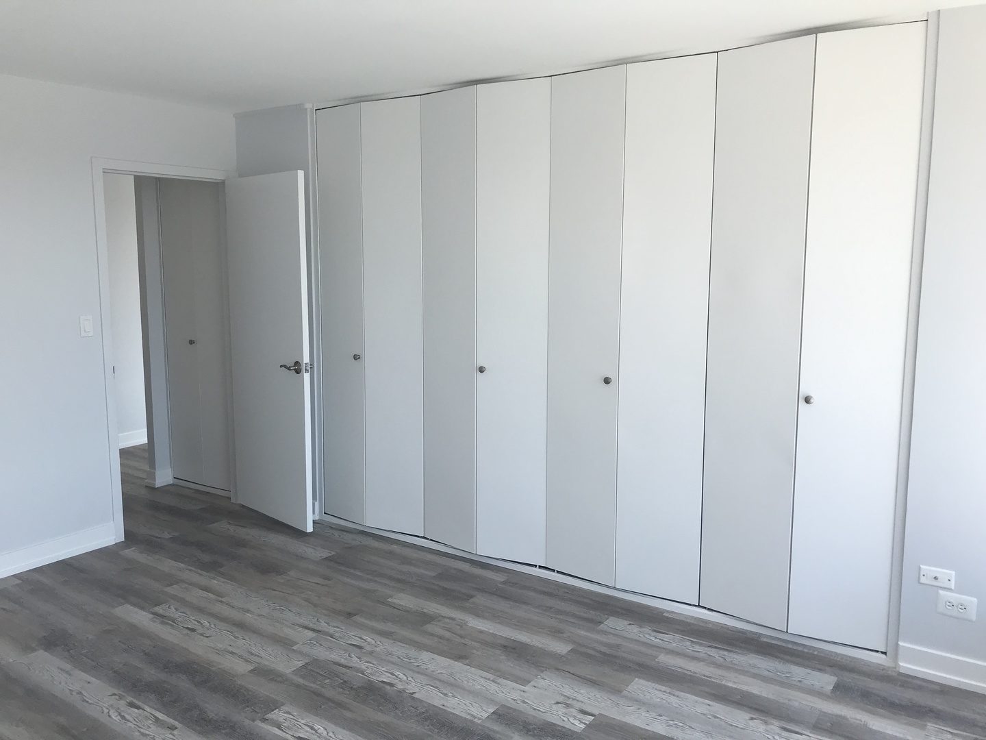 5455 N SHERIDAN Road Unit: 1912