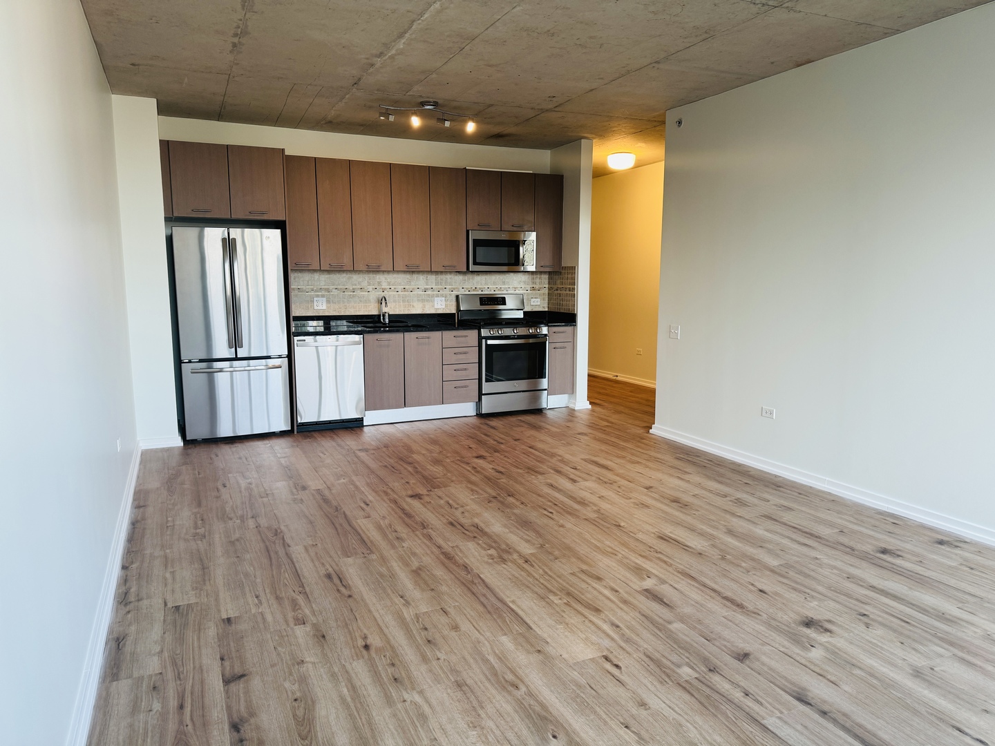 659 W Randolph Street Unit: 907