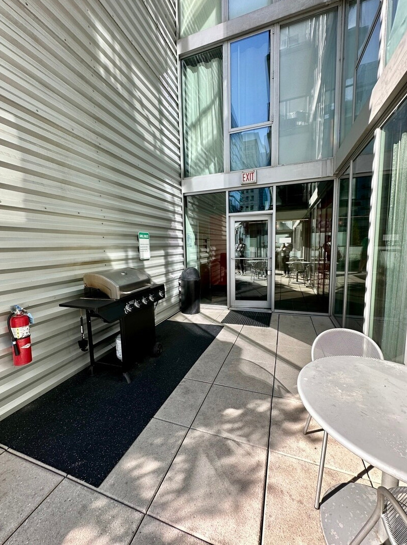 659 W Randolph Street Unit: 907