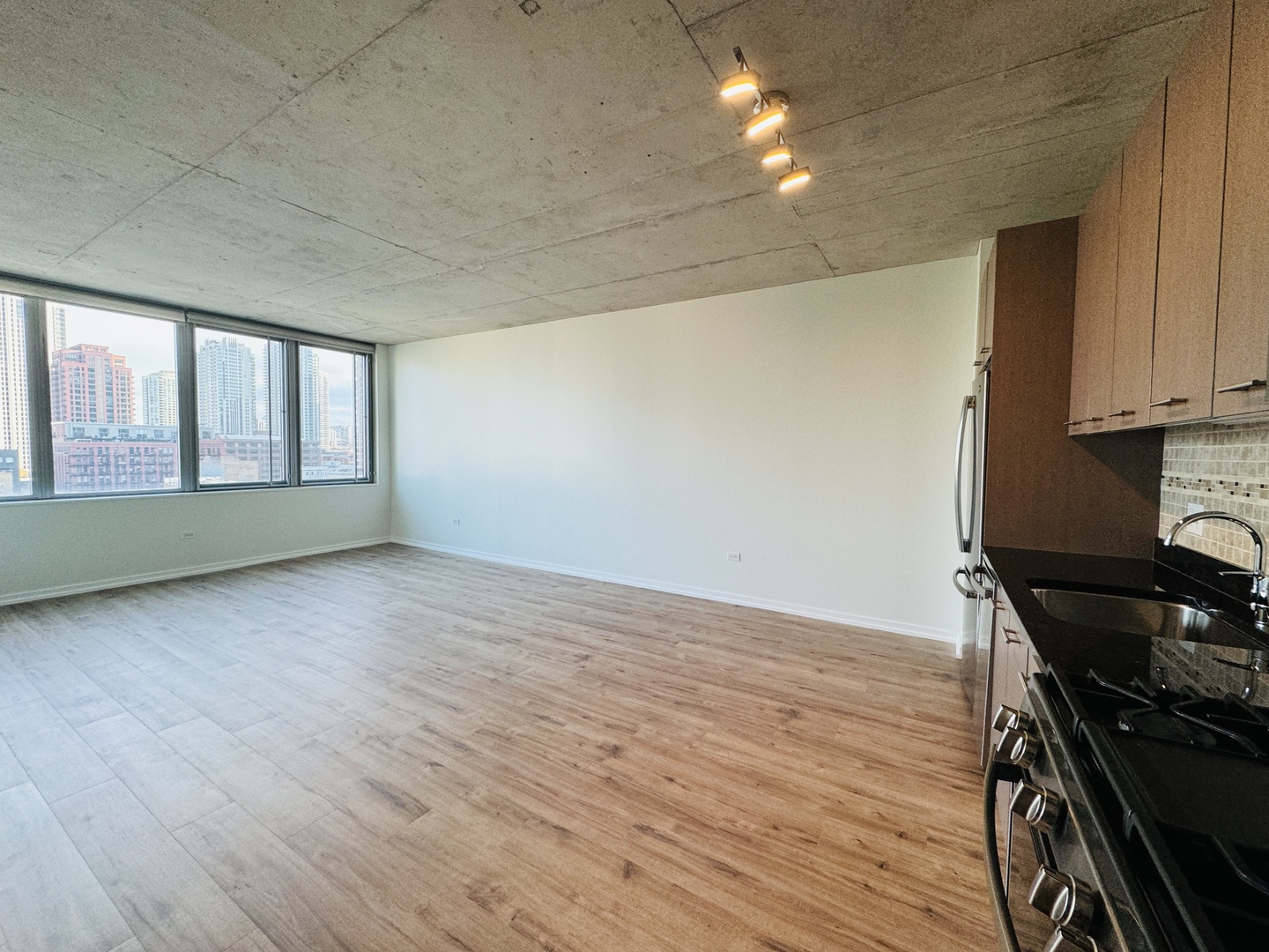 659 W Randolph Street Unit: 907