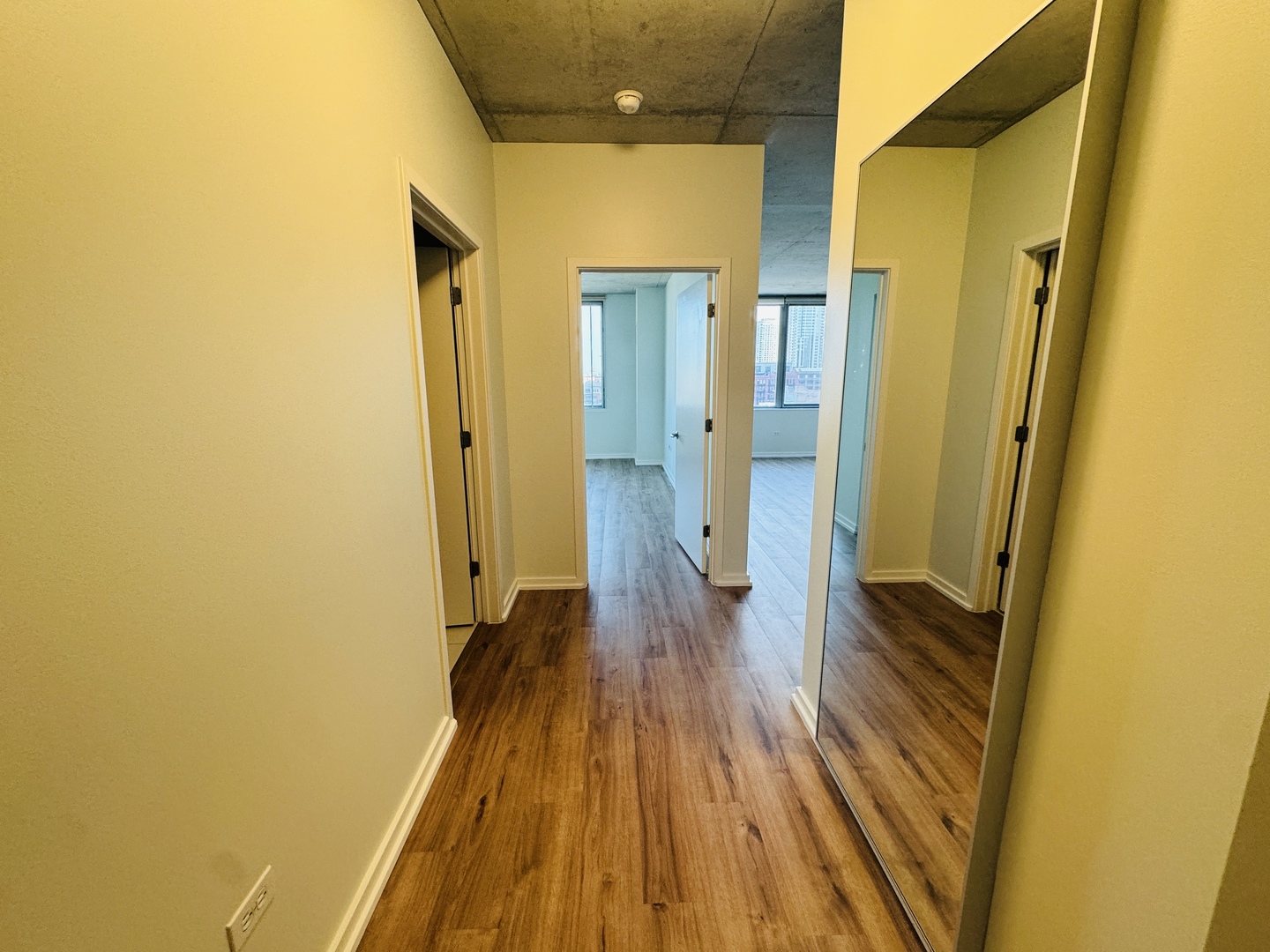 659 W Randolph Street Unit: 907