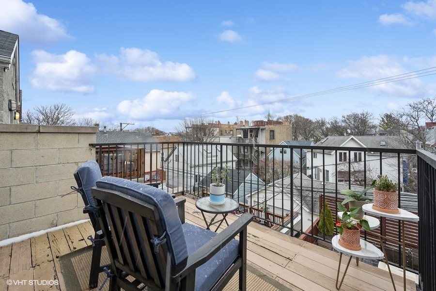 3035 N Racine Avenue Unit: 3