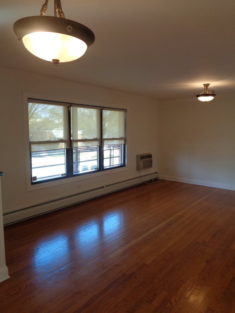 5901 N Naper Avenue Unit: 1D