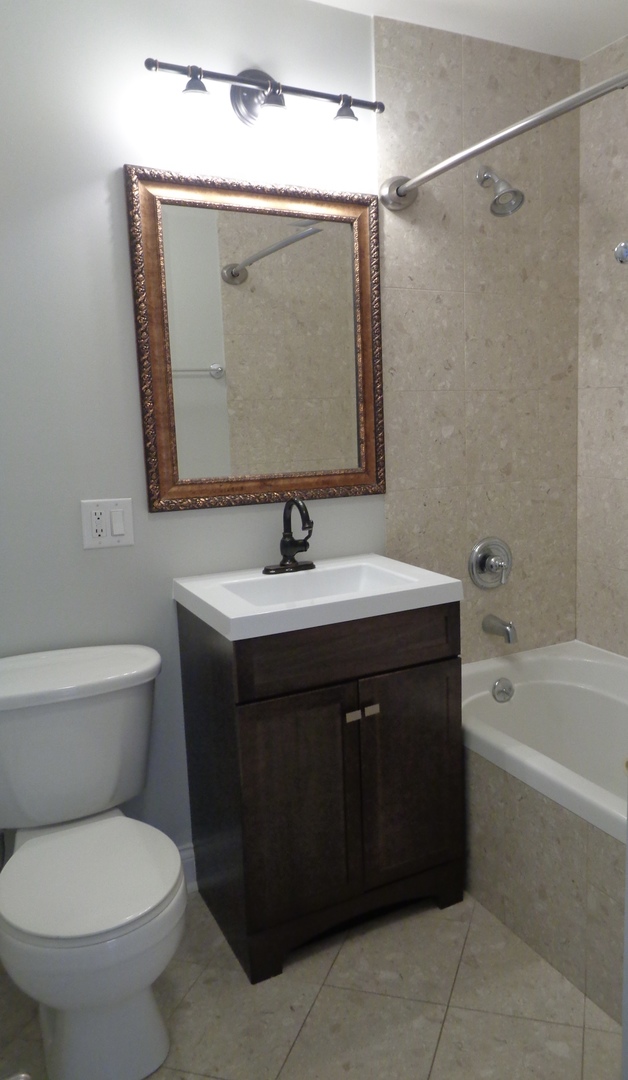 5901 N Naper Avenue Unit: 1D