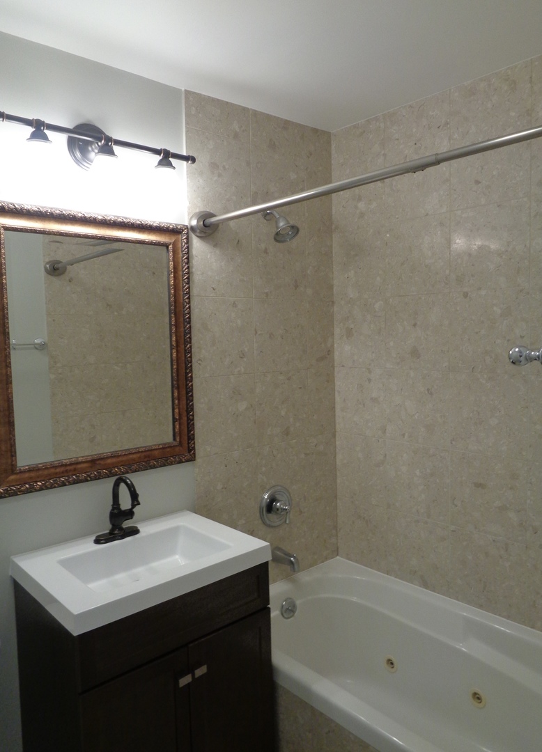 5901 N Naper Avenue Unit: 1D