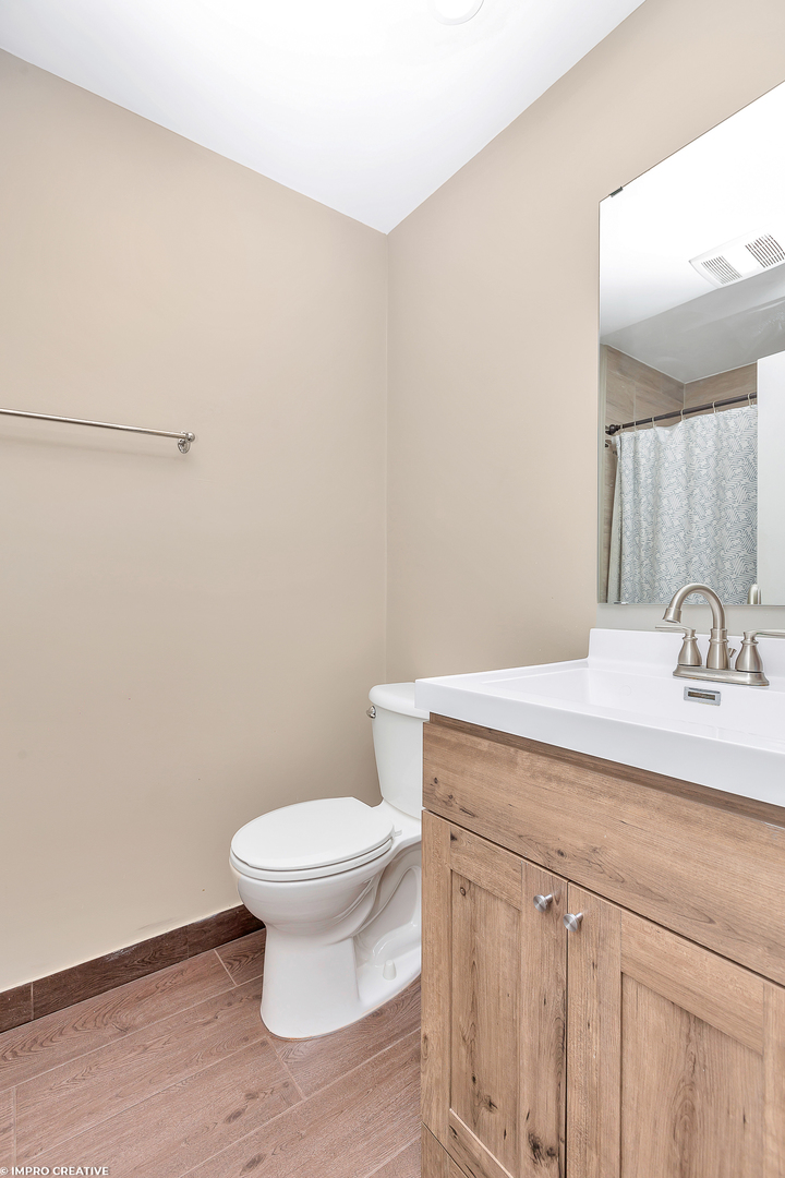 1779 W Algonquin Road Unit: 1B