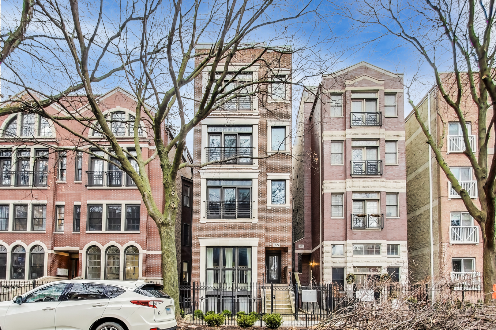 1527 N MOHAWK Street Unit: 3