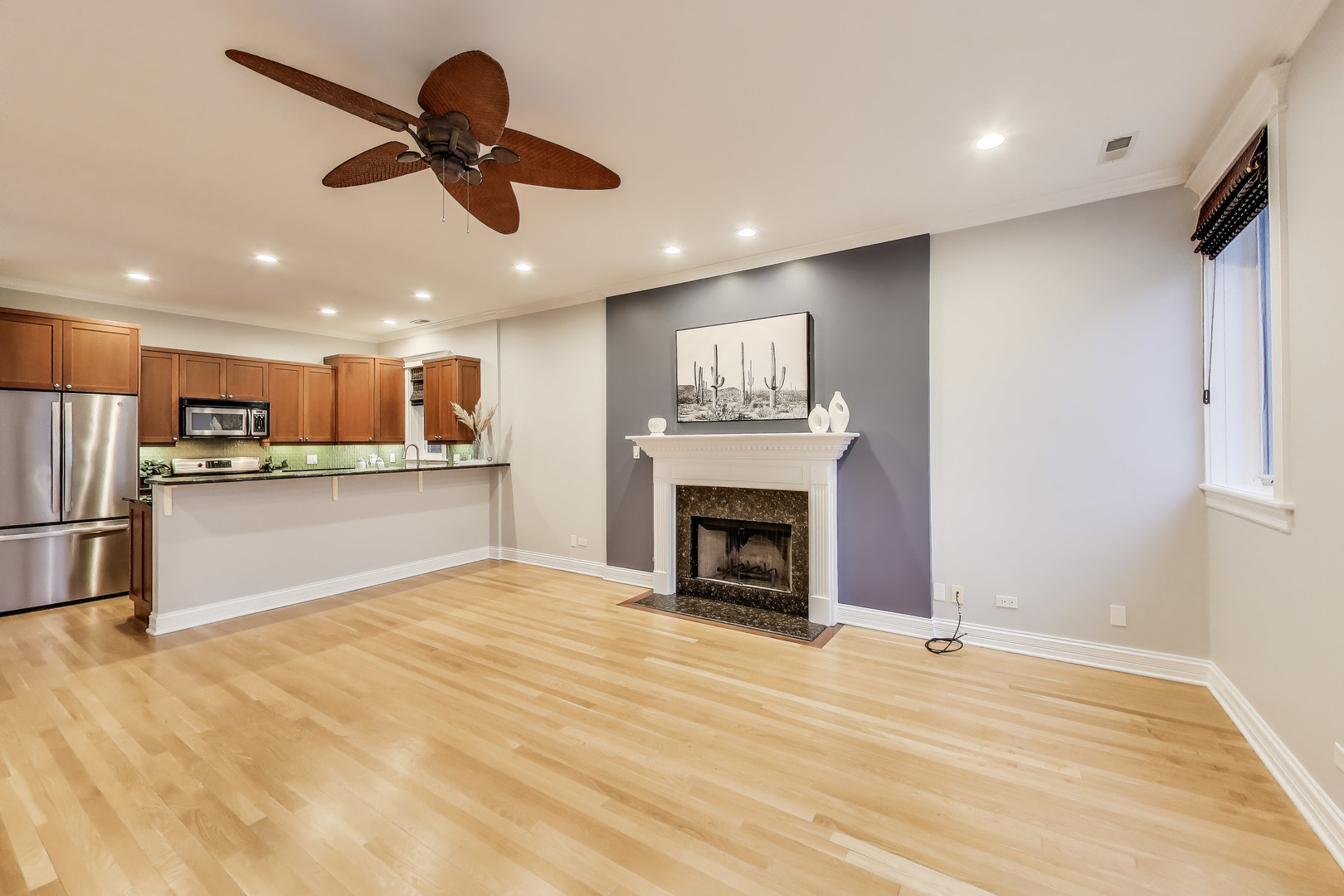 1527 N MOHAWK Street Unit: 3