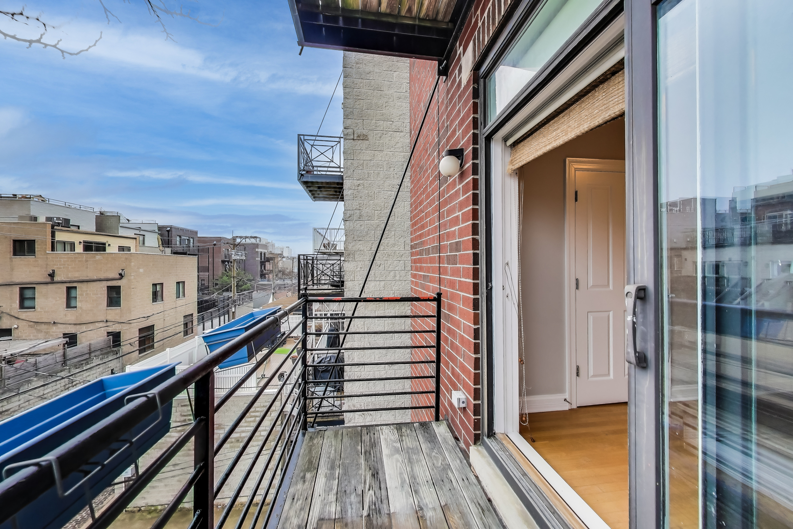 1527 N MOHAWK Street Unit: 3