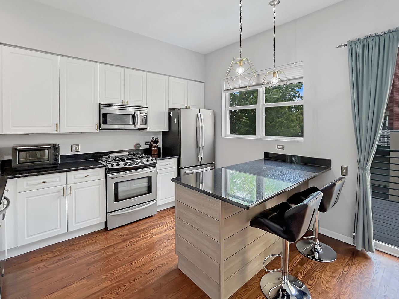 7521 Brown Avenue Unit: G