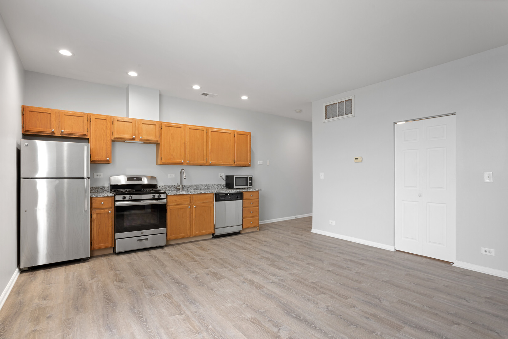 2451 W Howard Street Unit: 603