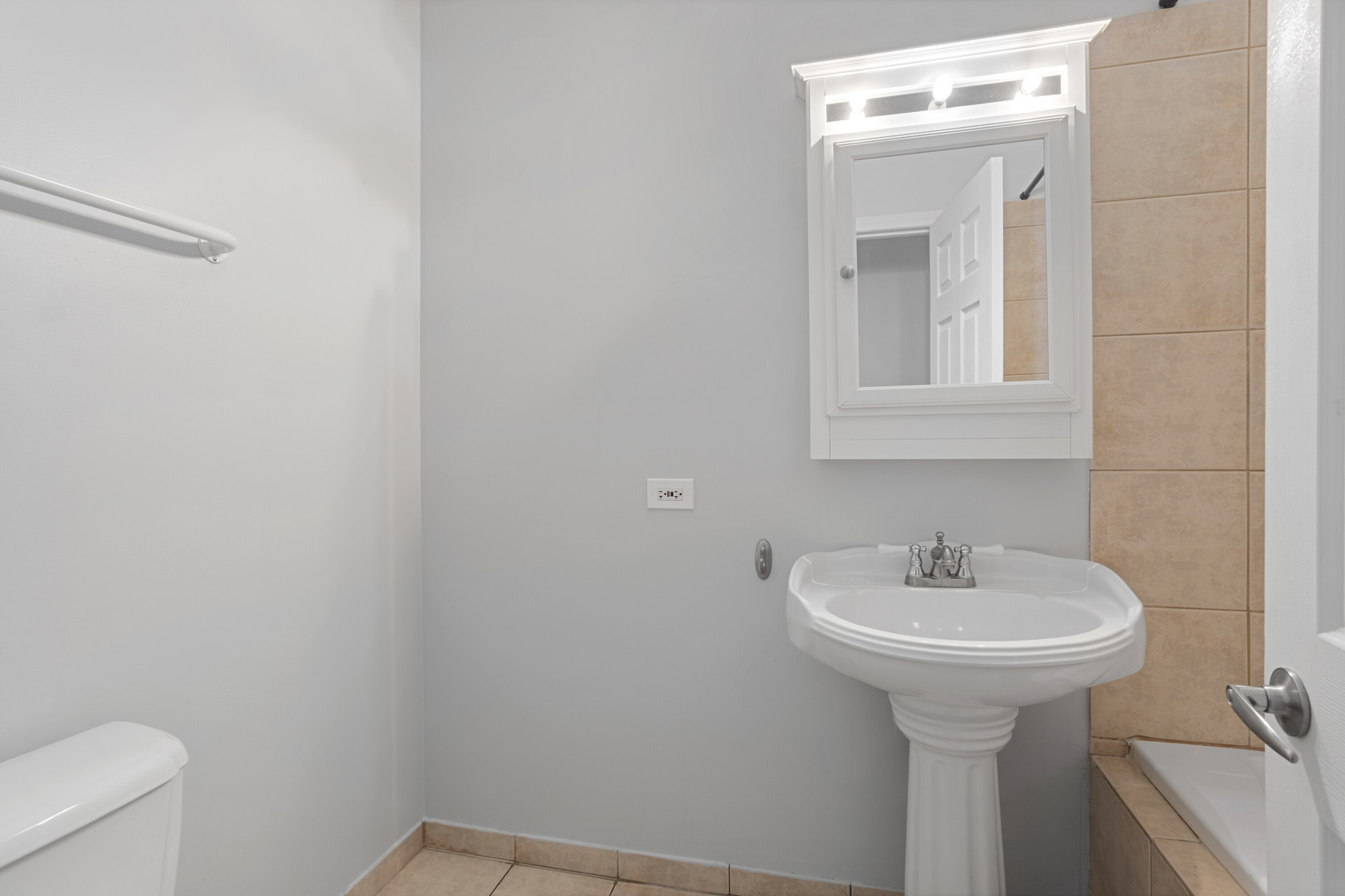 2451 W Howard Street Unit: 603